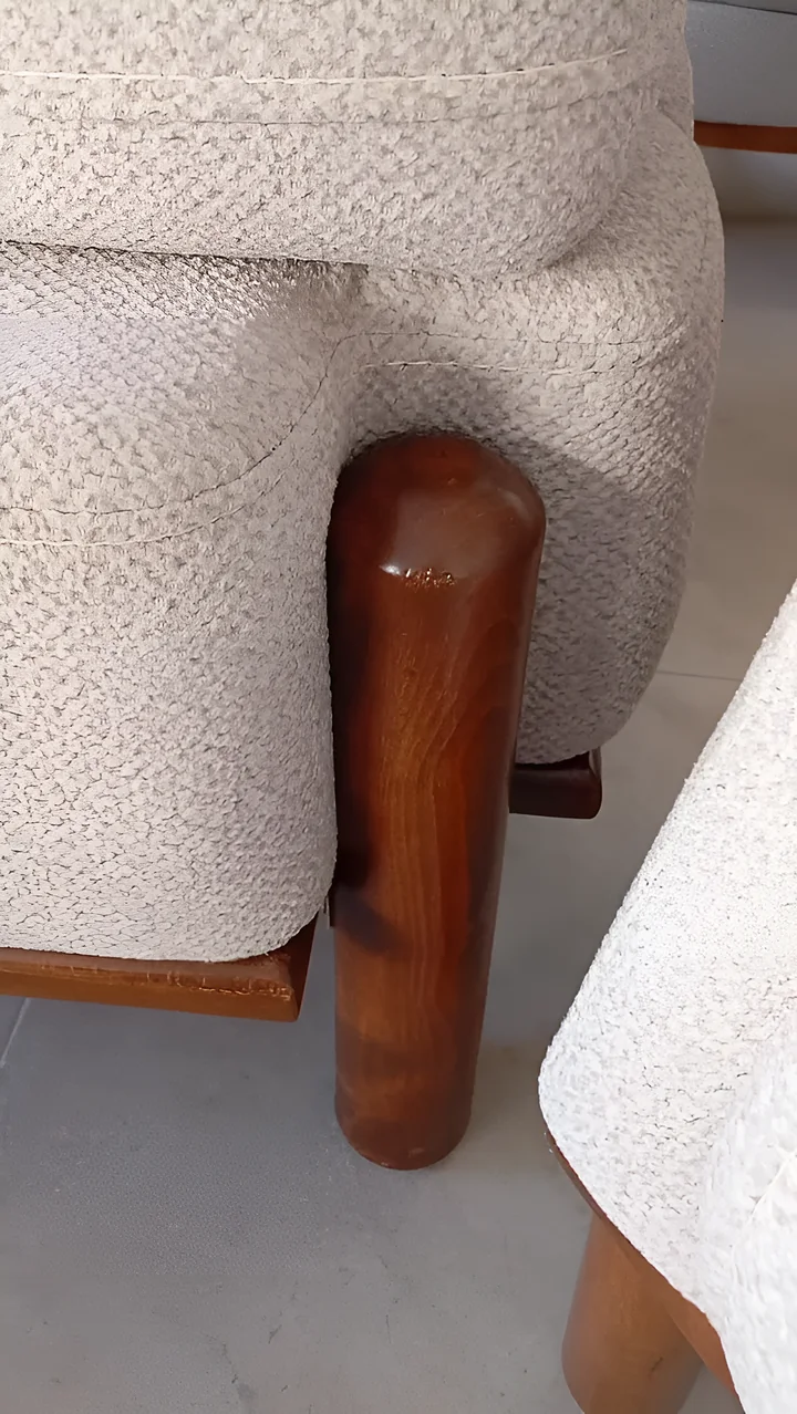 Ahşap ayak ve kumaş detayı