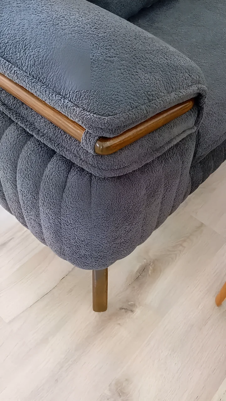 Kumaş ve ahşap kol detayı